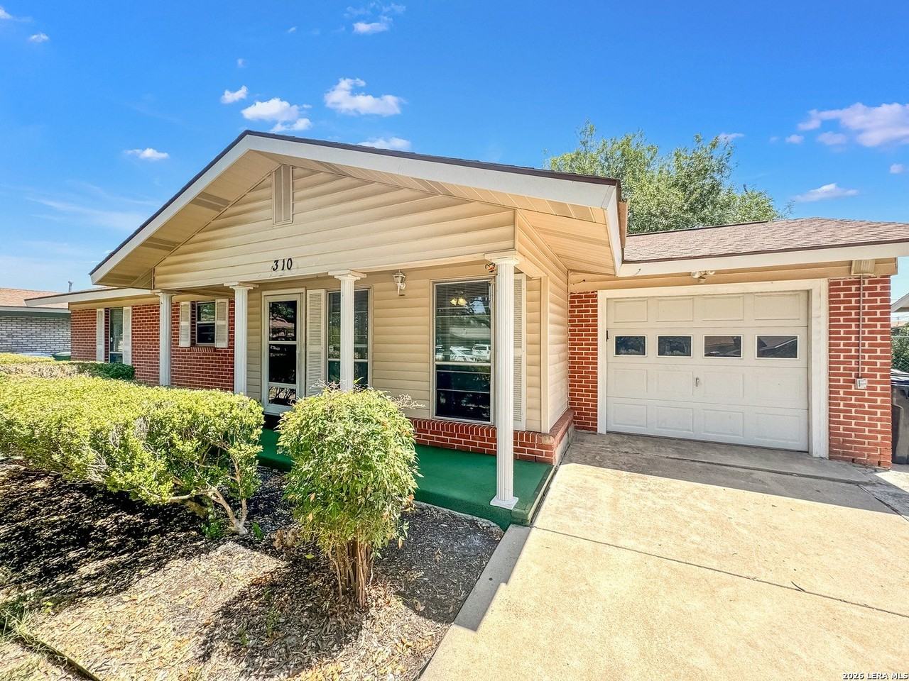 310 Mahota Dr - Photo 4 of 36