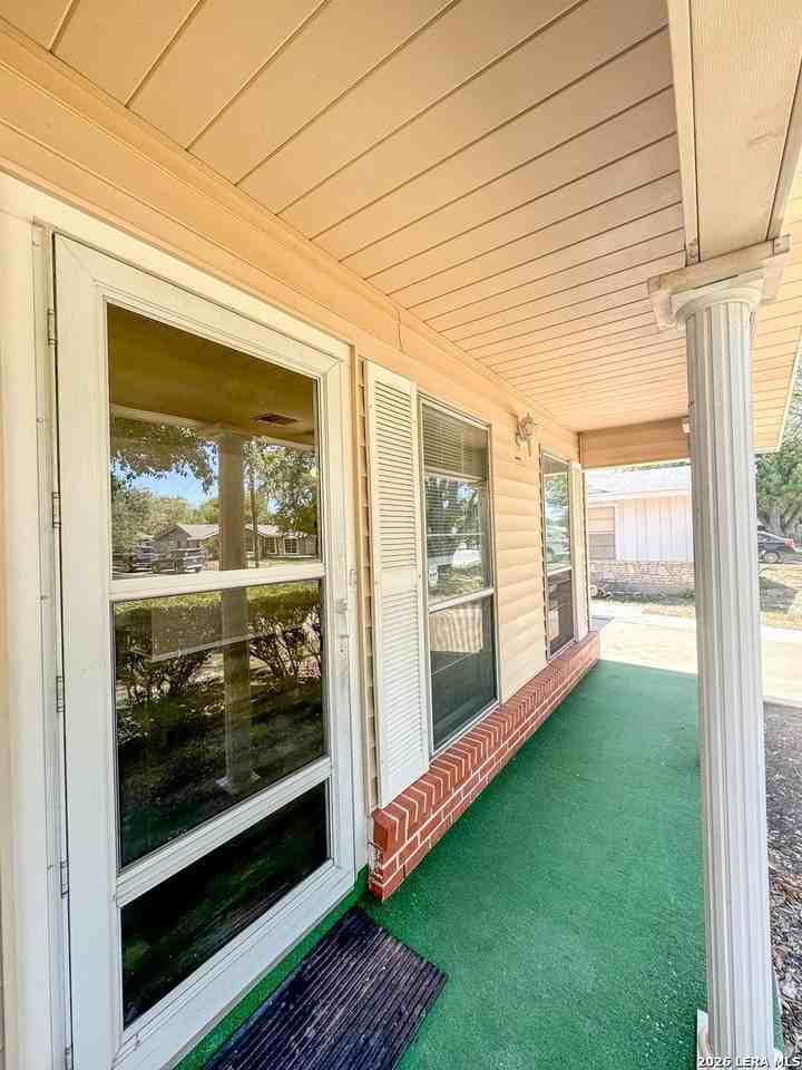 310 Mahota Dr - Photo 5 of 36