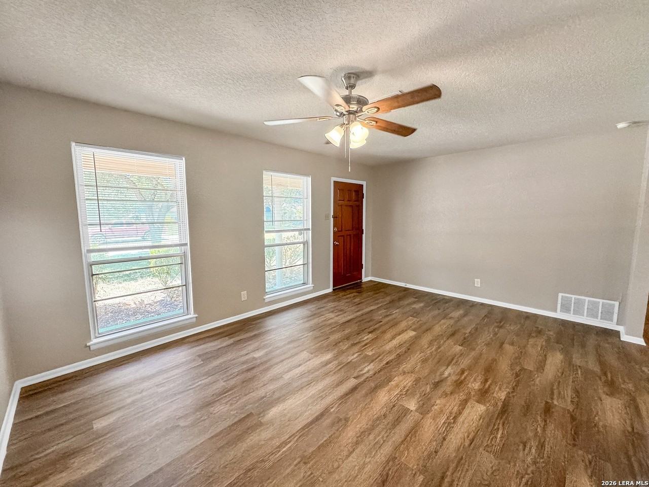 310 Mahota Dr - Photo 6 of 36