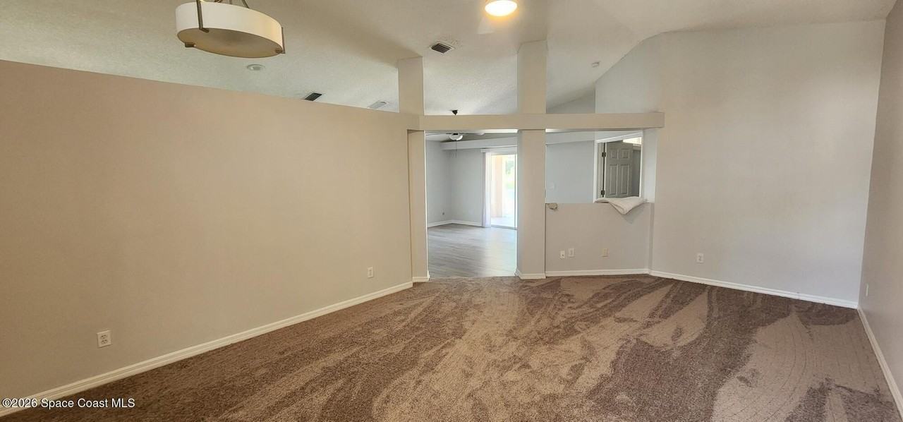 8043 Bracken Ln - Photo 3 of 30