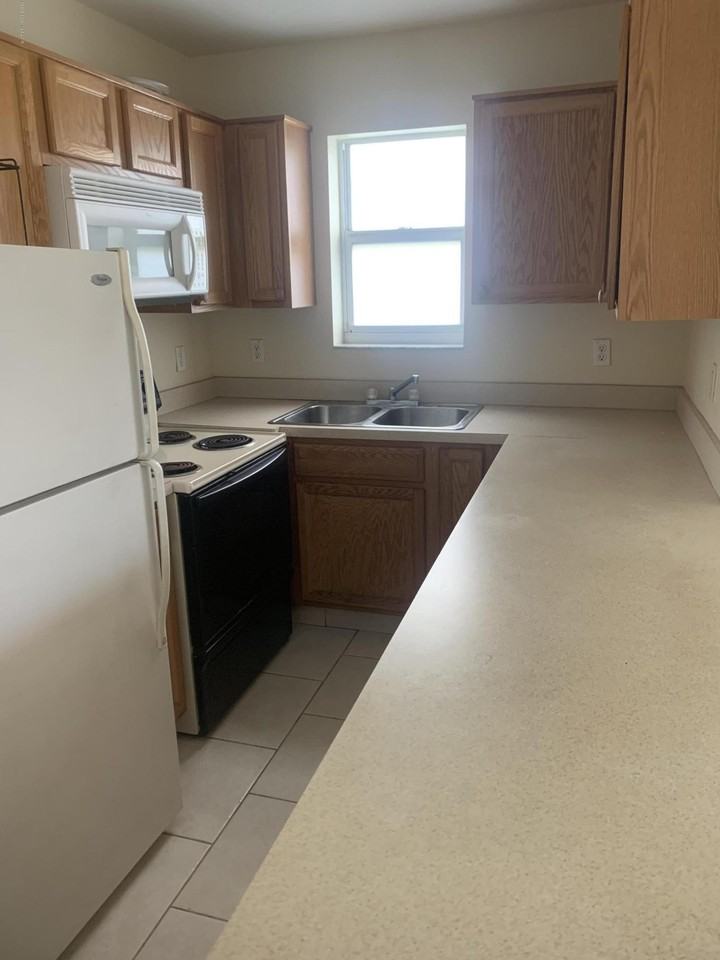 220 Columbia Dr #33 - Photo 2 of 9