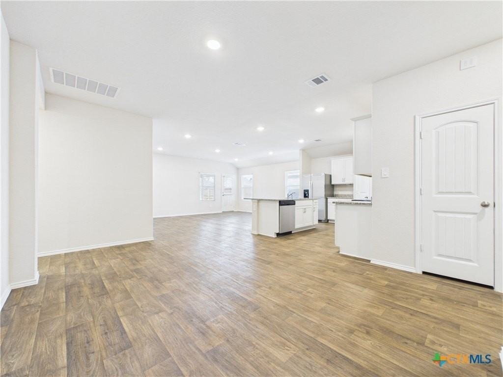 1012 Betsy Dr - Photo 7 of 27