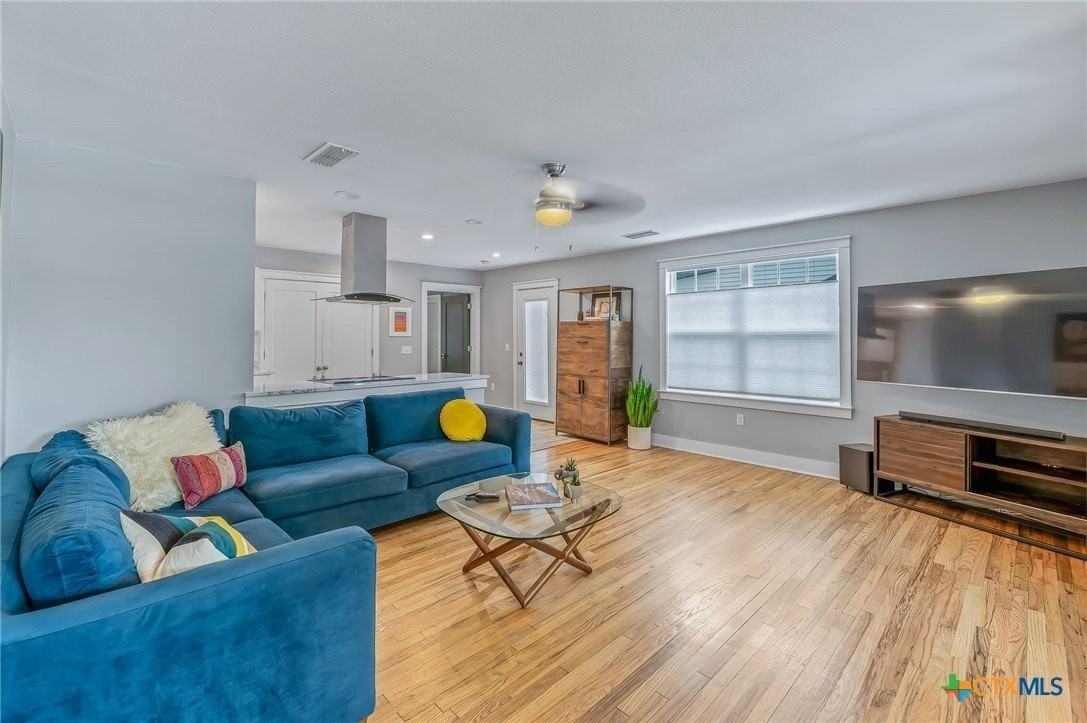 2404 Oak Crest Ave - Photo 4 of 30