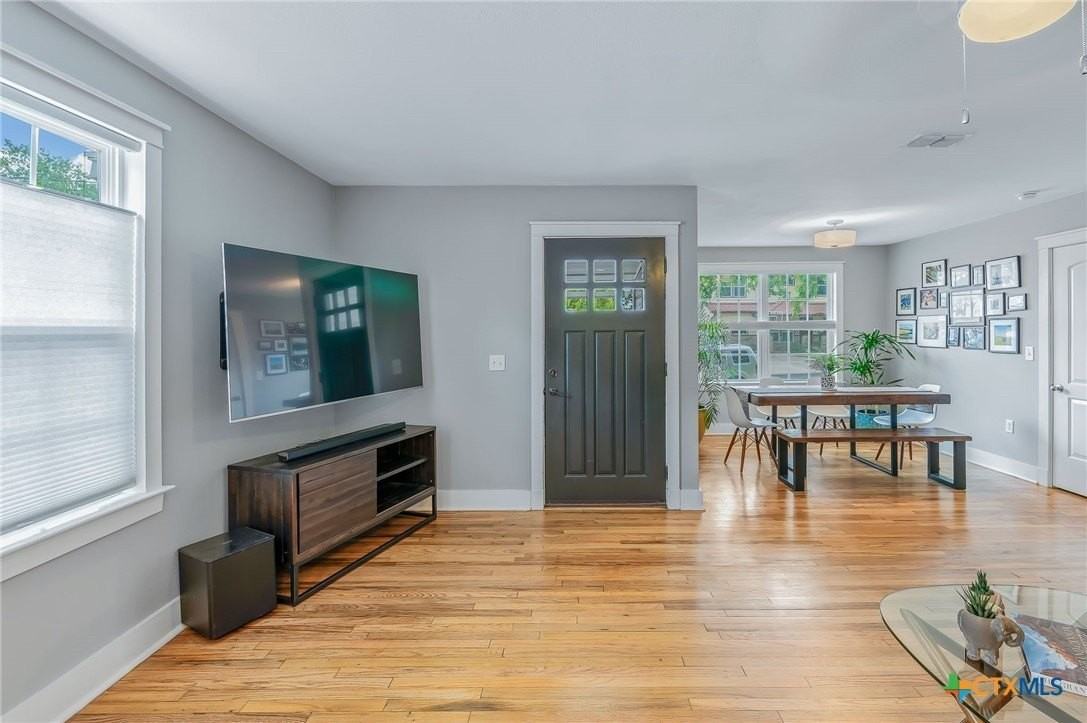 2404 Oak Crest Ave - Photo 6 of 30