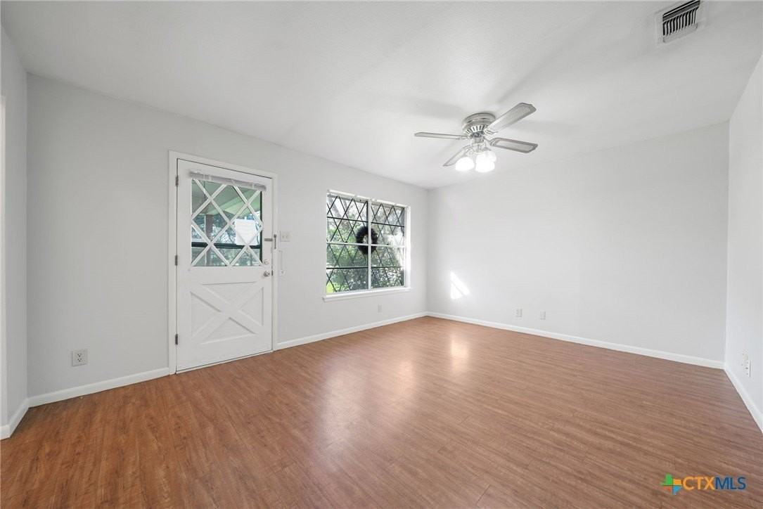 130 Algarita St - Photo 4 of 20