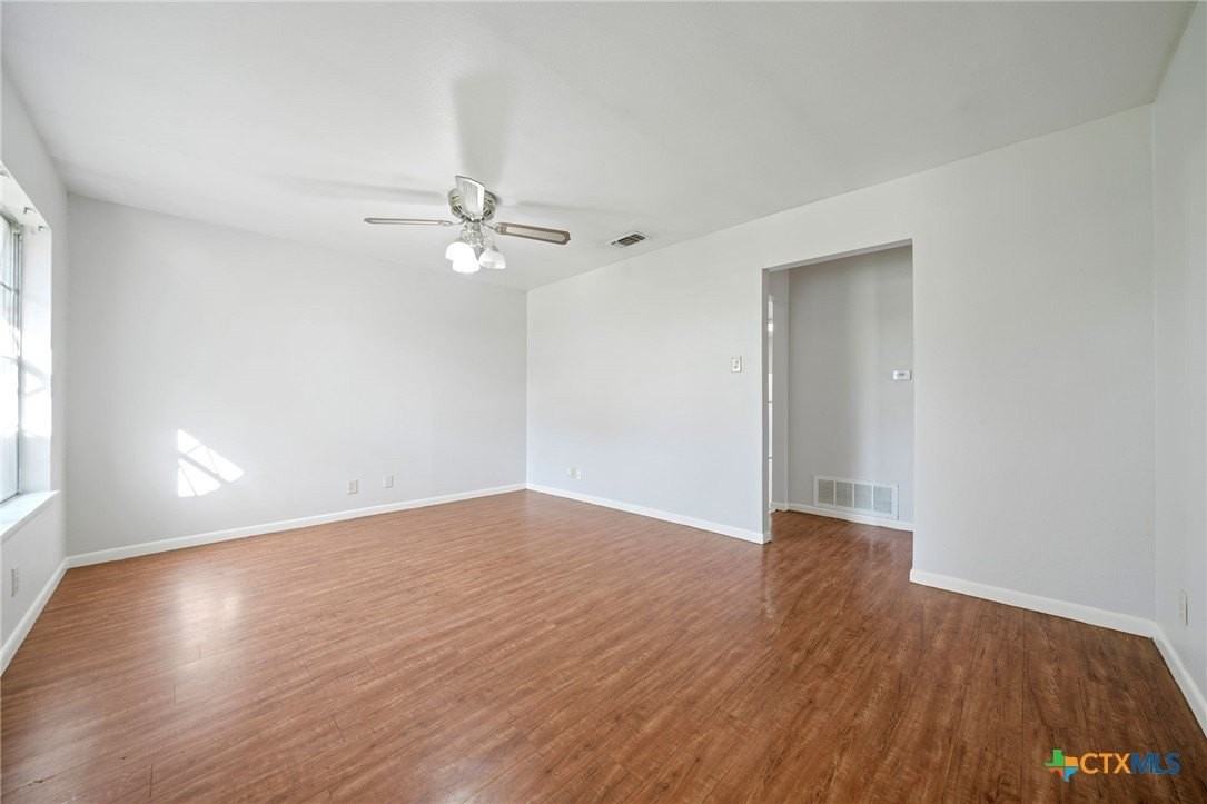 130 Algarita St - Photo 5 of 20