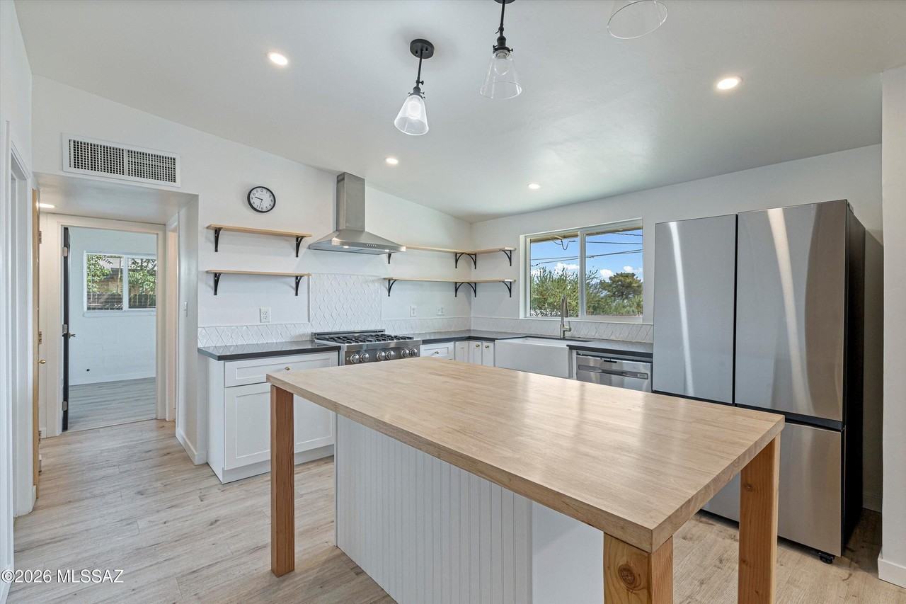 227 S Avenue B - Photo 7 of 26