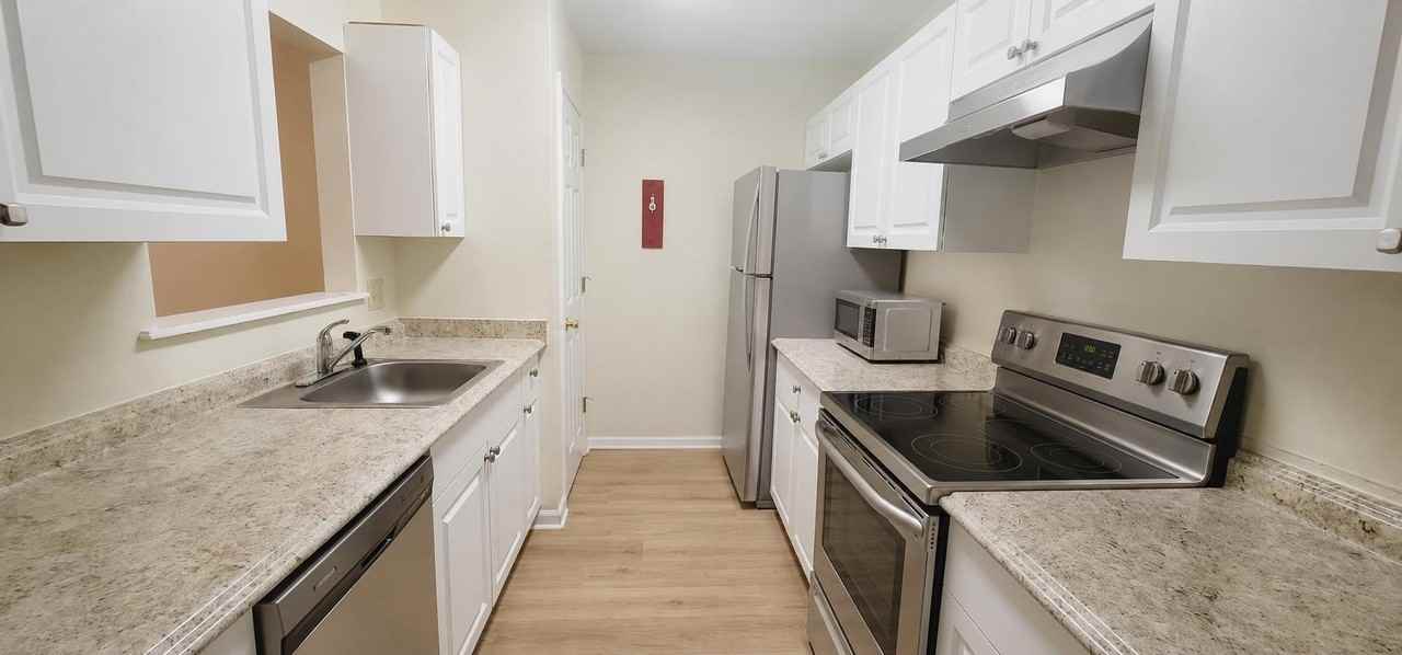 836 W Georgia St #B - Photo 5 of 18