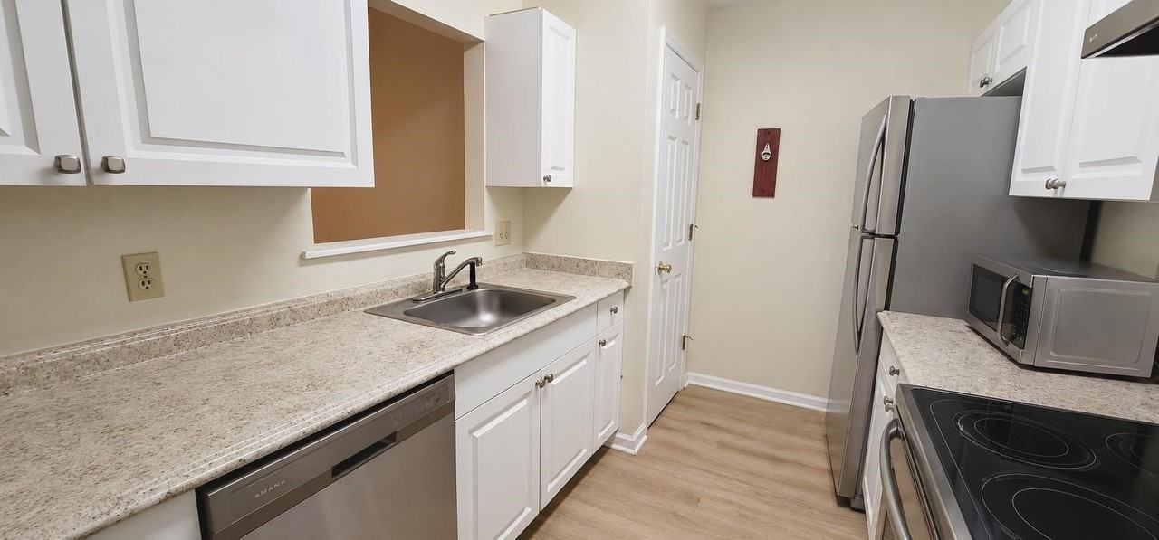836 W Georgia St #B - Photo 6 of 18