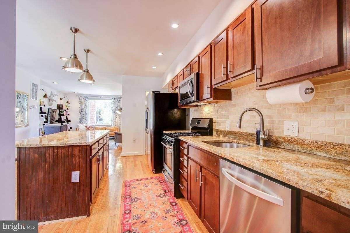 1612 Q St Se - Photo 5 of 23
