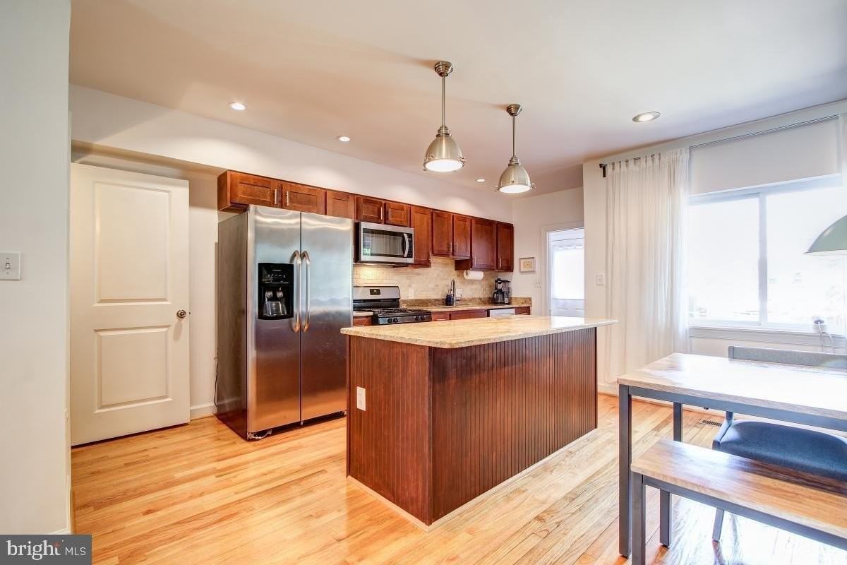 1612 Q St Se - Photo 6 of 23
