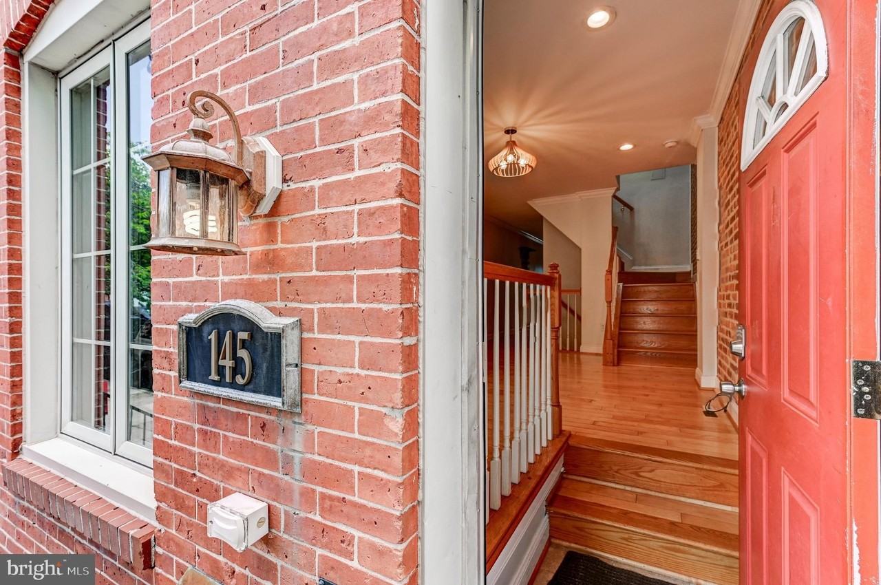 145 N Streeper St - Photo 3 of 24