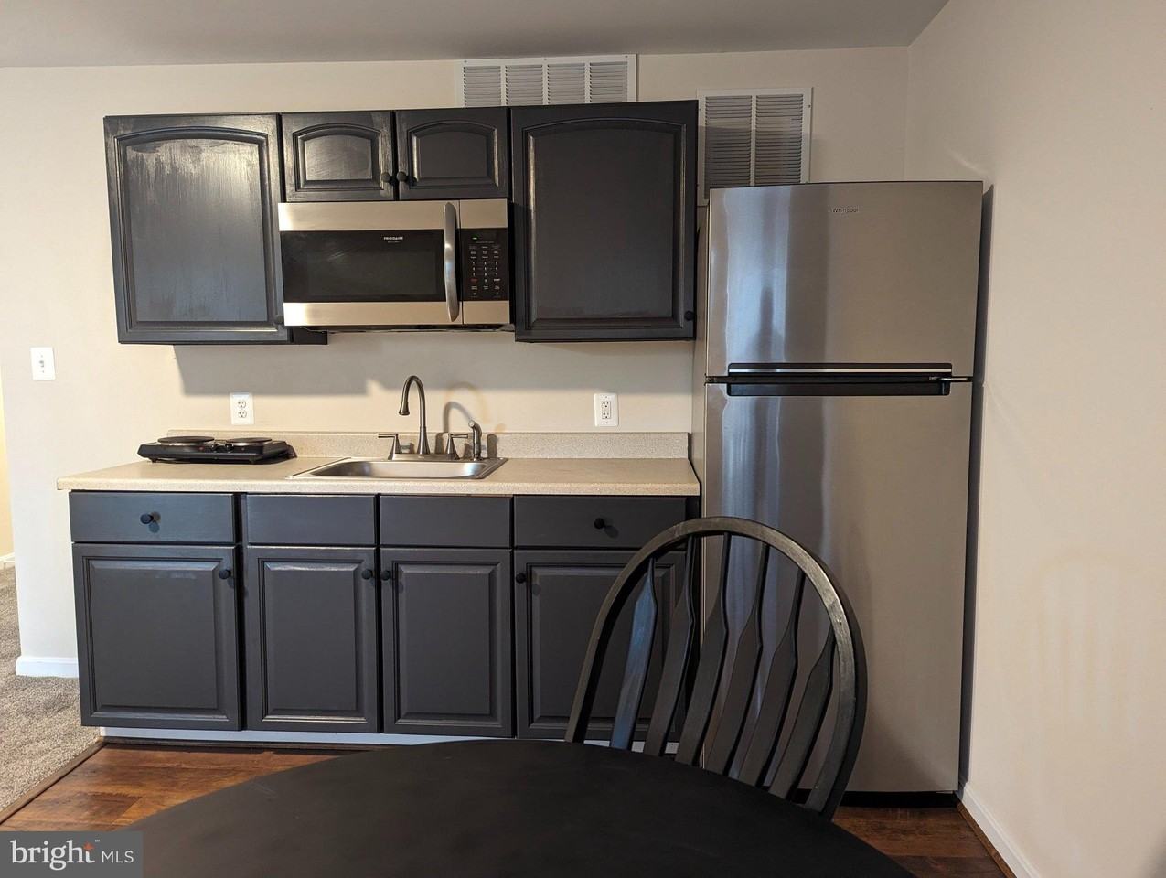 141 Winslow Pl - Photo 2 of 10