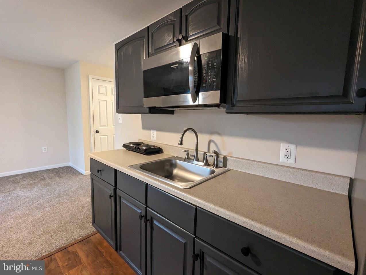 141 Winslow Pl - Photo 4 of 10