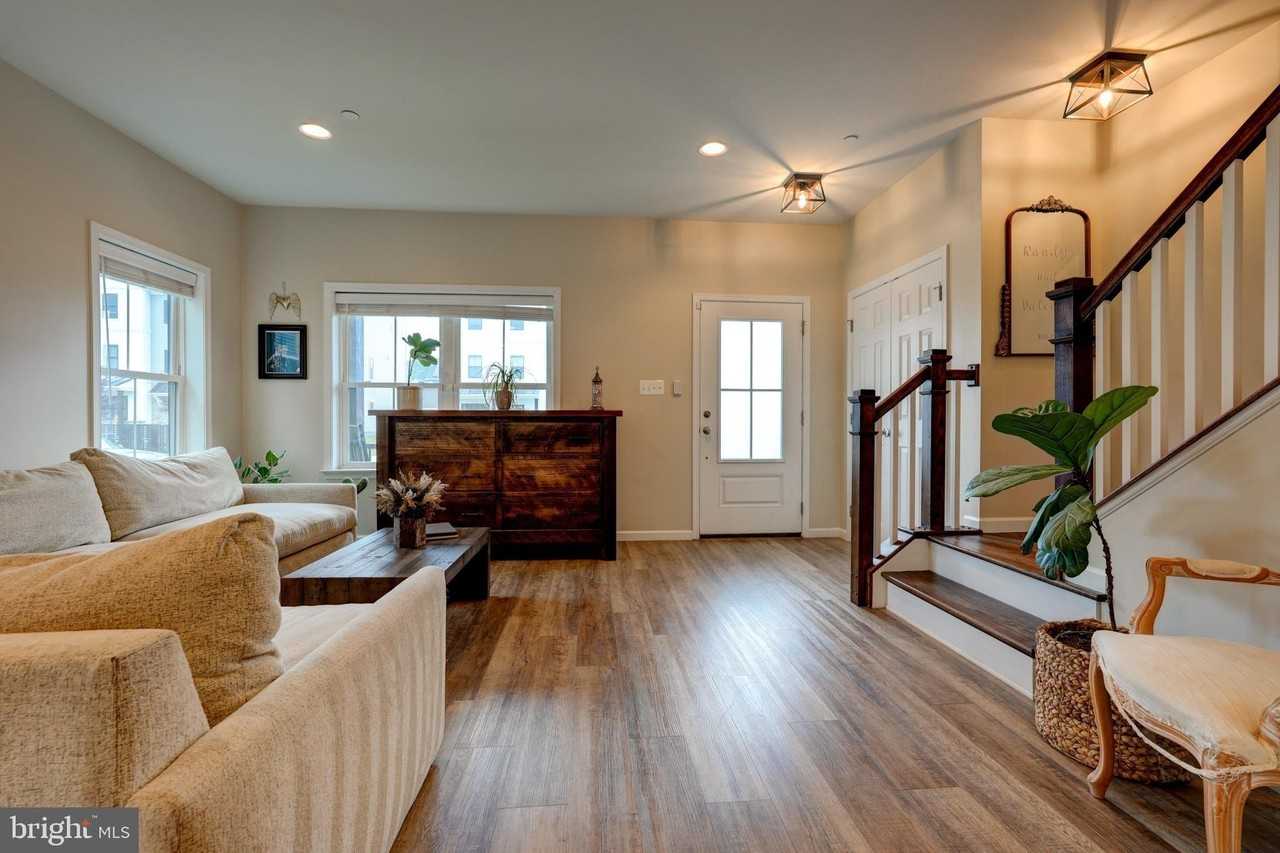 1309 Pedigree St - Photo 2 of 41