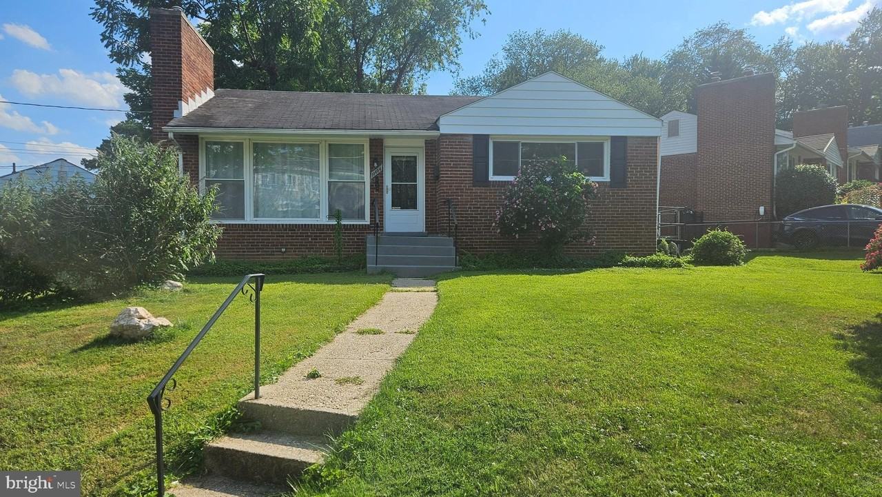 10404 Insley St - Photo 2 of 12