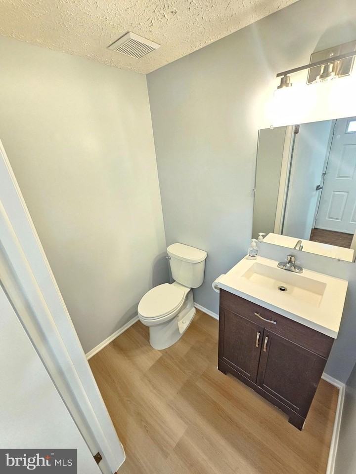 17021 Moss Side Ln - Photo 4 of 50