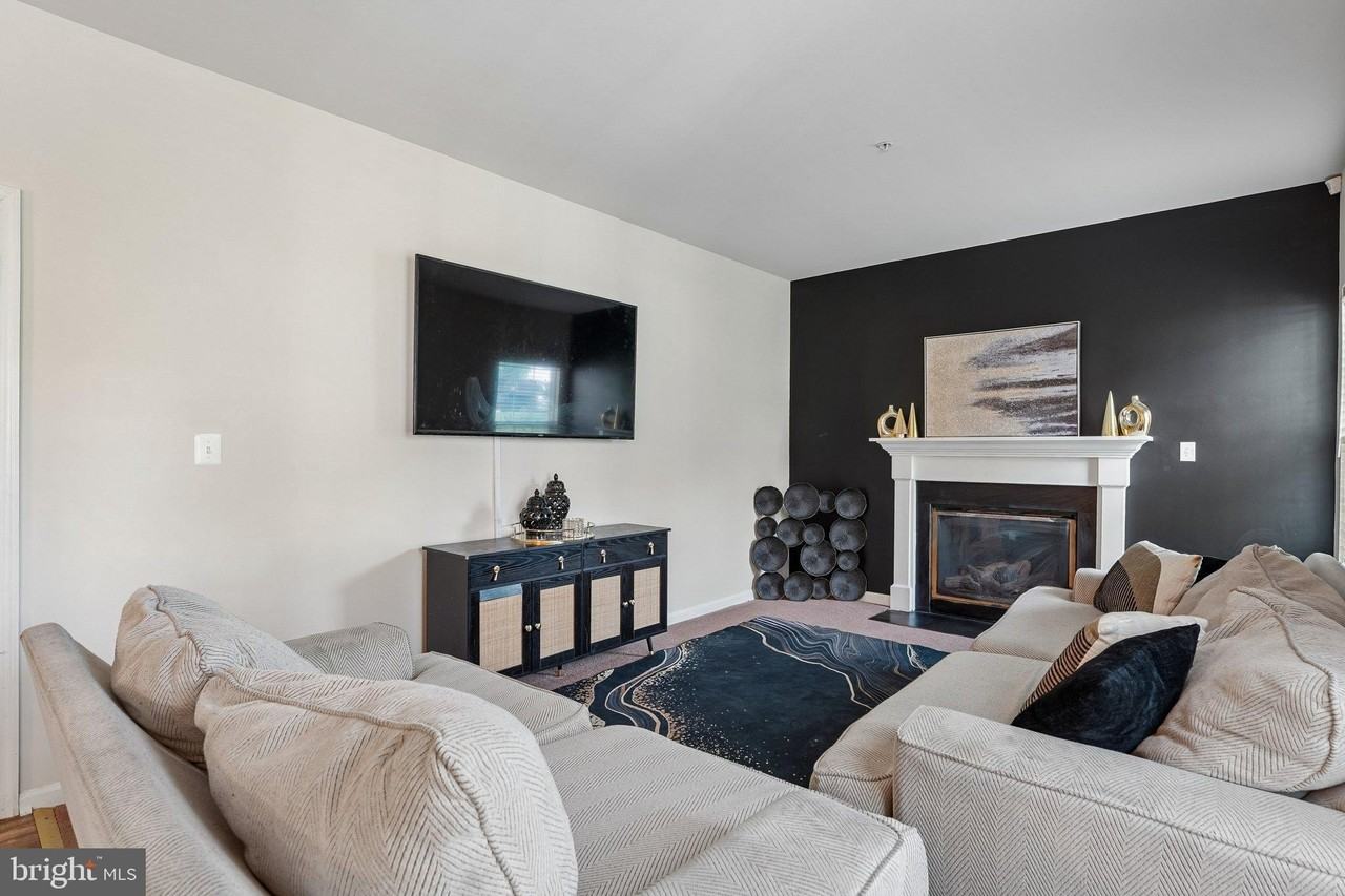 14315 Devinger Pl - Photo 7 of 22