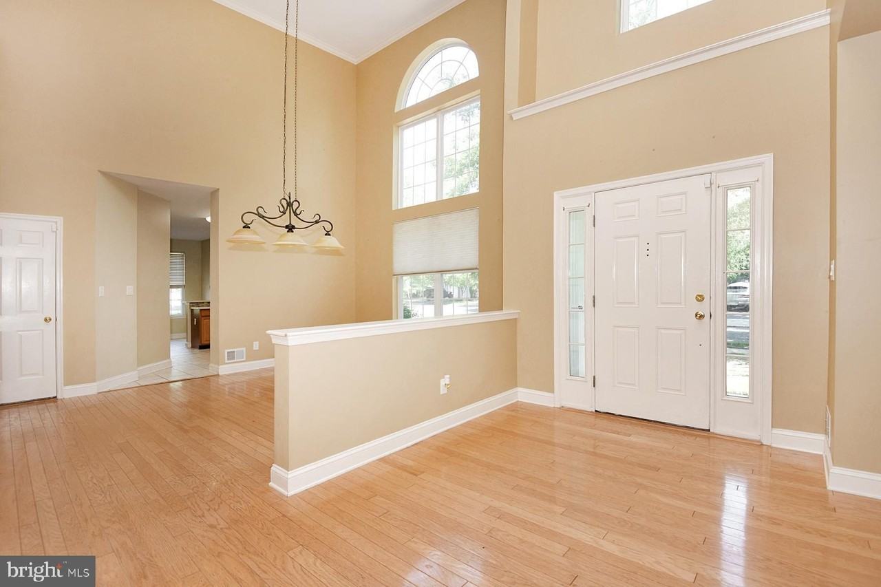 28 Stafford Dr - Photo 5 of 32
