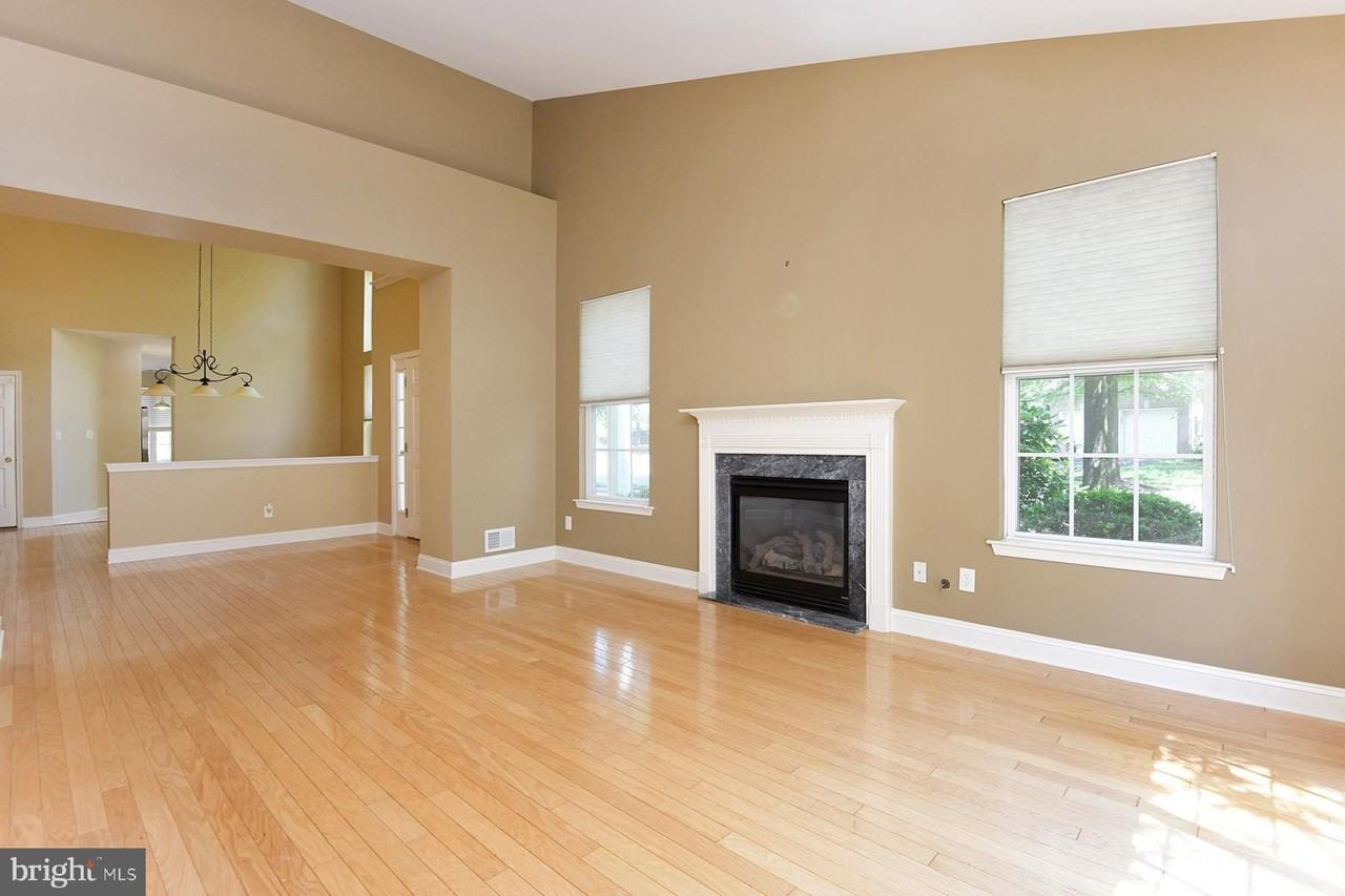 28 Stafford Dr - Photo 7 of 32