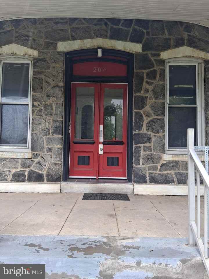 206 N Swarthmore Ave - Photo 2 of 13