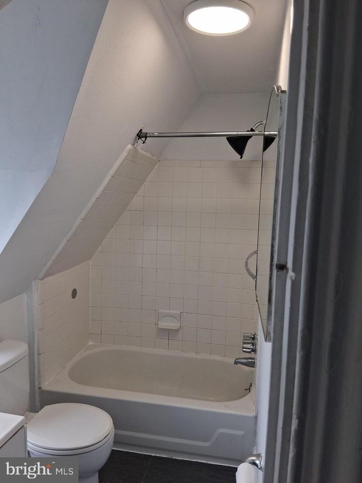 206 N Swarthmore Ave - Photo 7 of 13