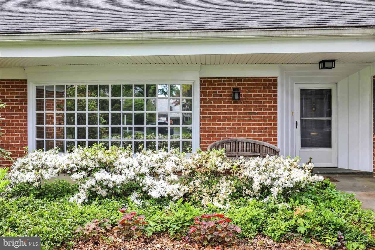 1424 Center Rd - Photo 4 of 42