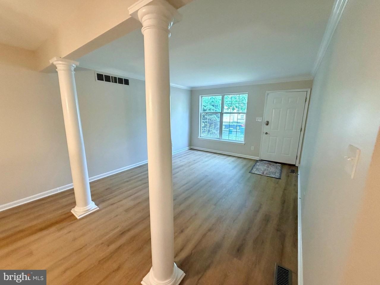 1422 Oxford Cir - Photo 7 of 18