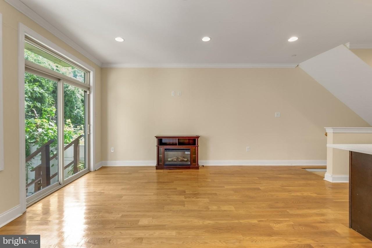 725 N 20th St #B - Photo 2 of 42