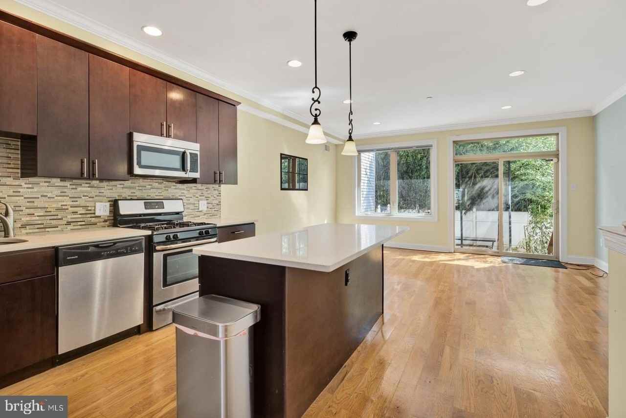 725 N 20th St #B - Photo 3 of 42