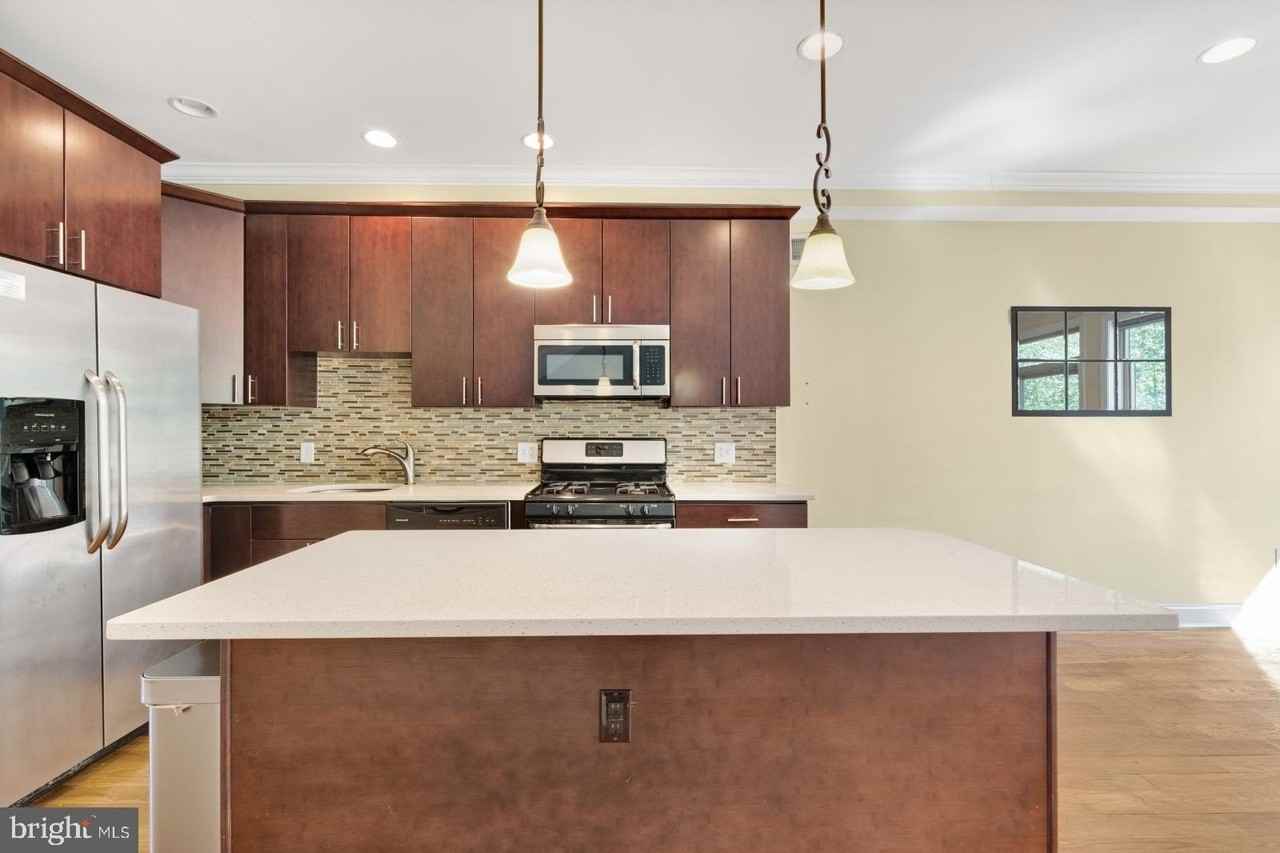 725 N 20th St #B - Photo 4 of 42