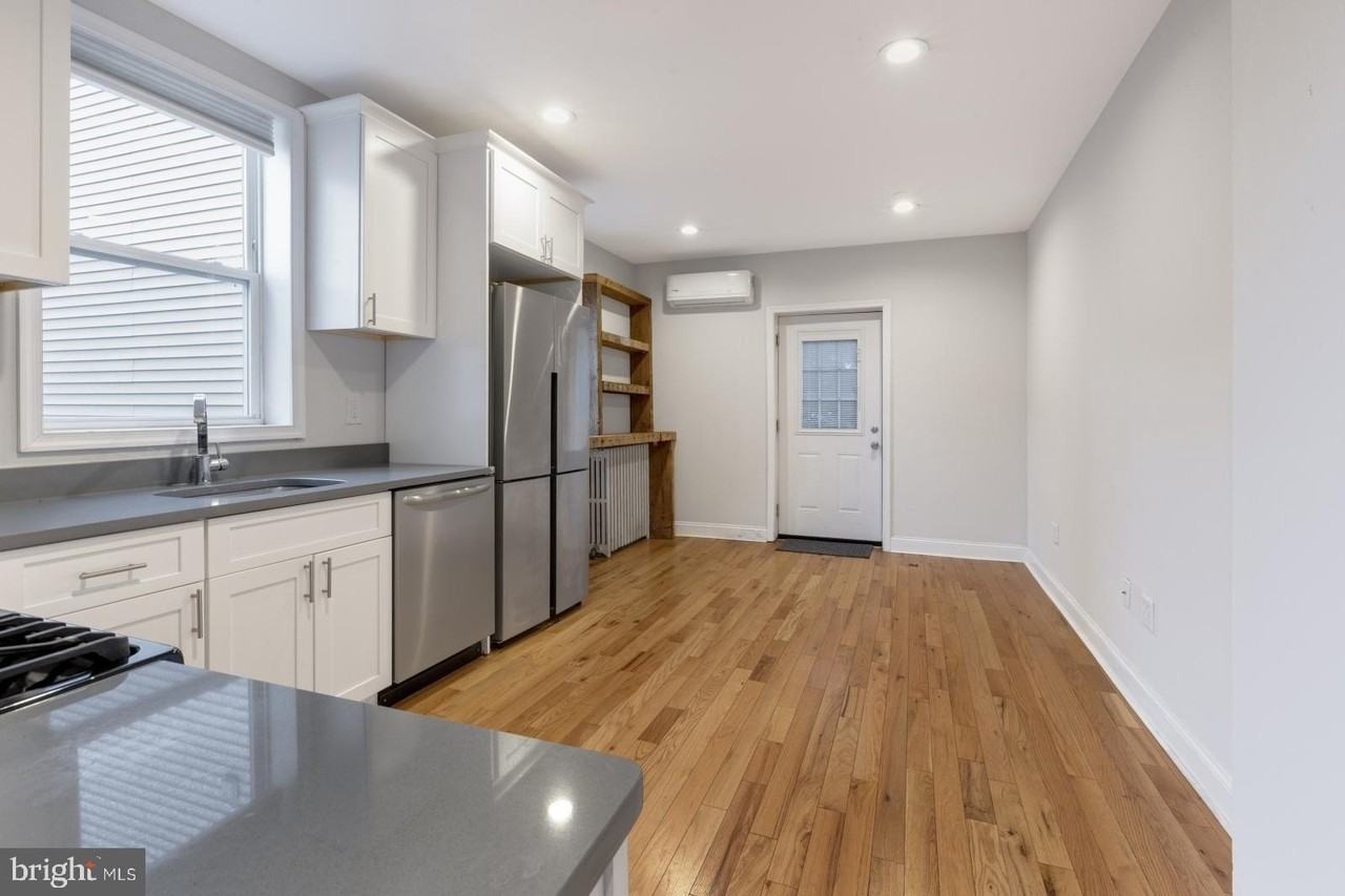 1302 N 19th St #2 - Photo 5 of 37
