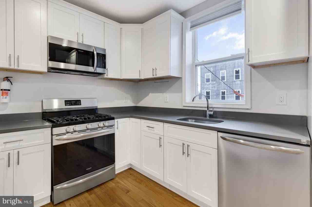 1302 N 19th St #2 - Photo 7 of 37