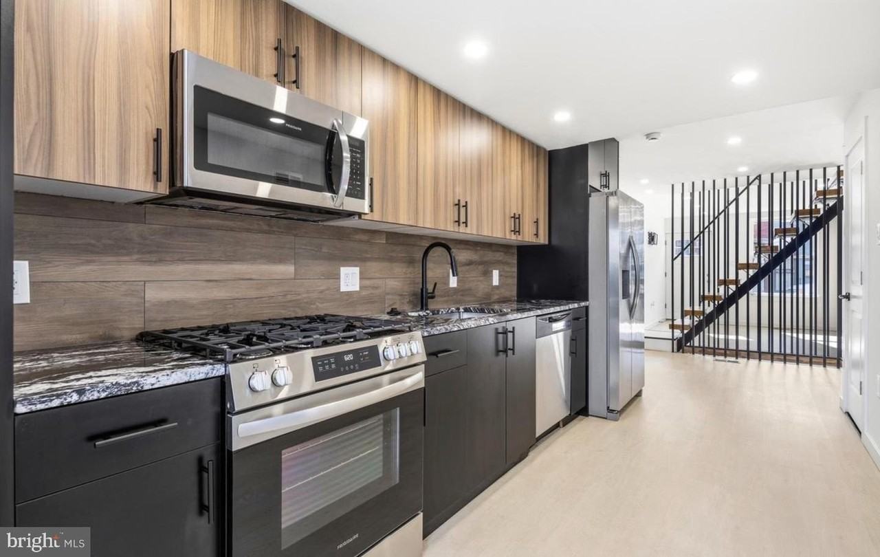 1819 E Albert St - Photo 5 of 12