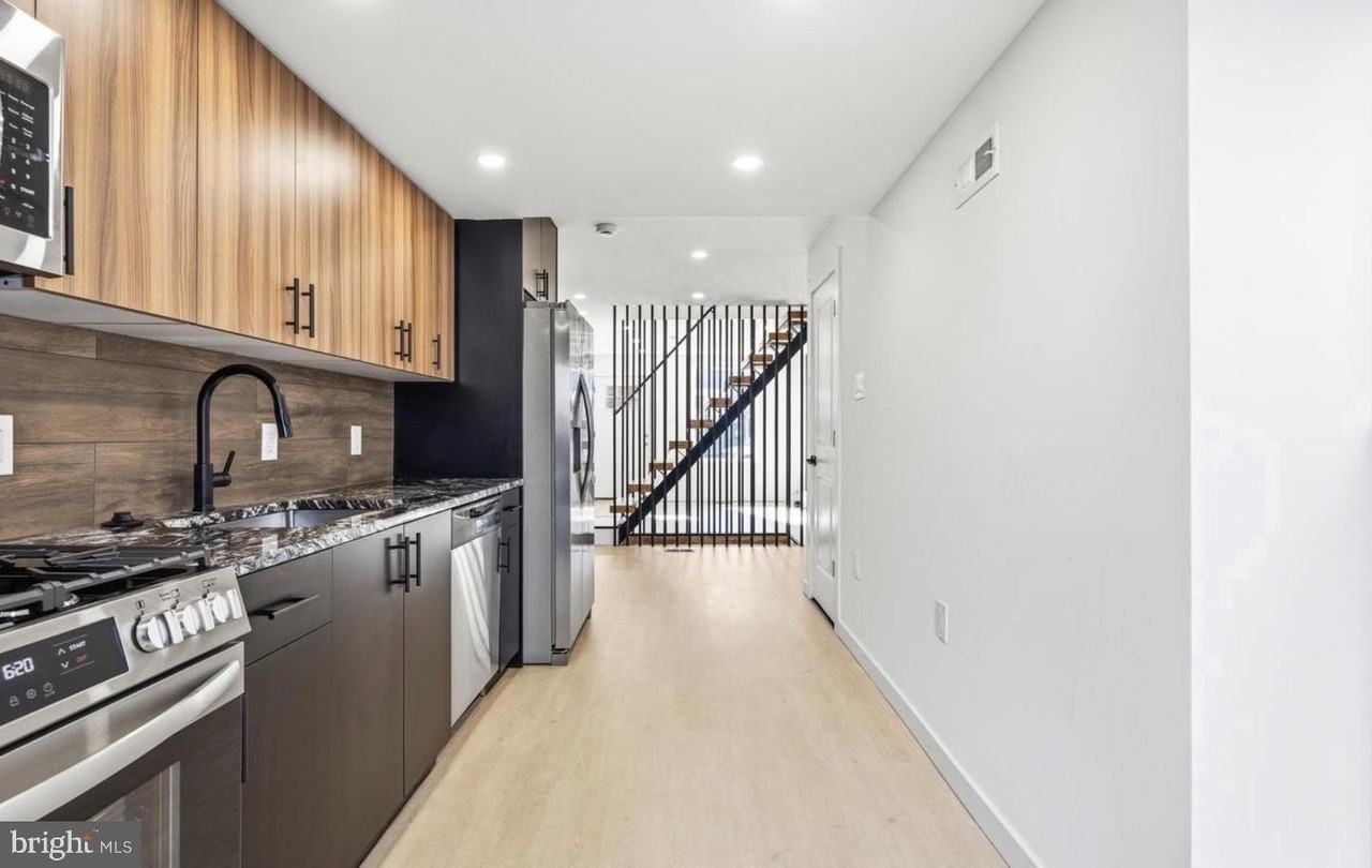 1819 E Albert St - Photo 6 of 12
