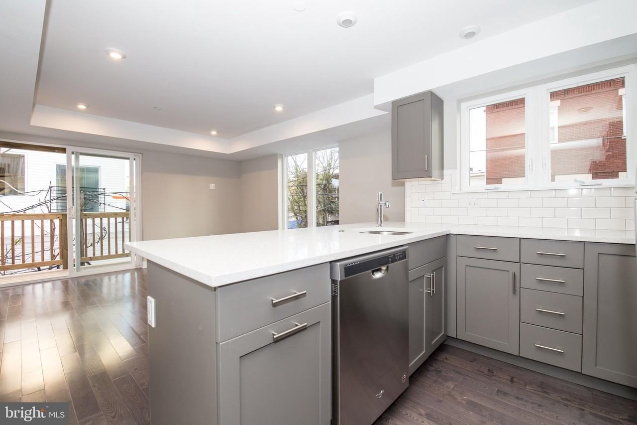 1223 N 30th St #B - Photo 4 of 16