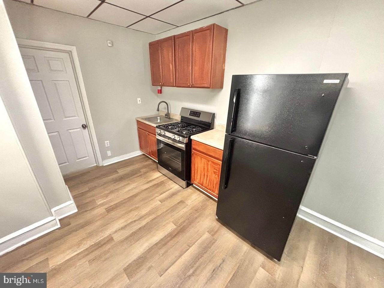 223 S 49th St #2F - Photo 4 of 12
