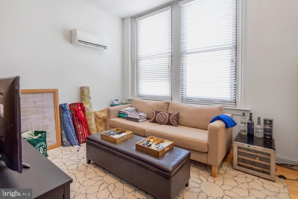 427 Monroe St #404 - Photo 4 of 10