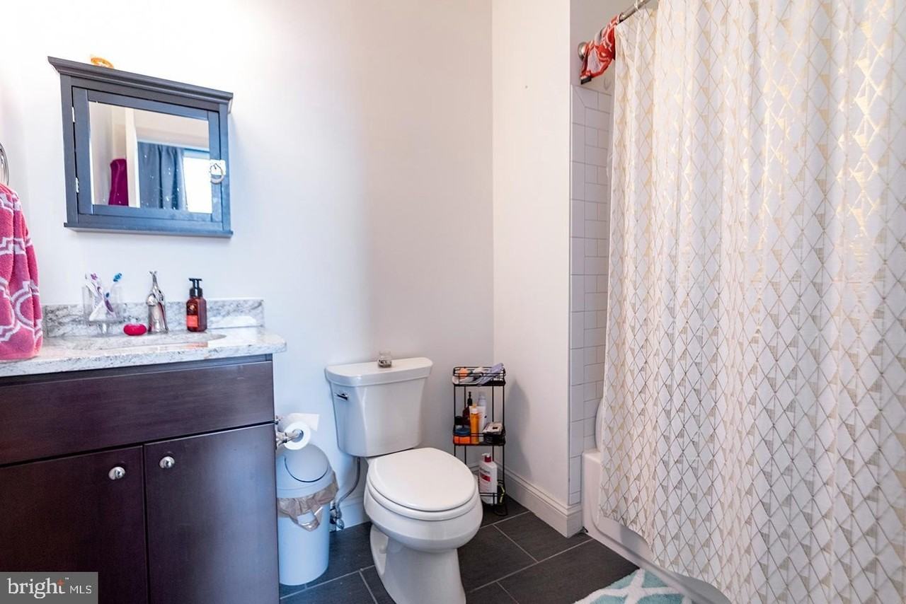 427 Monroe St #202 - Photo 7 of 14