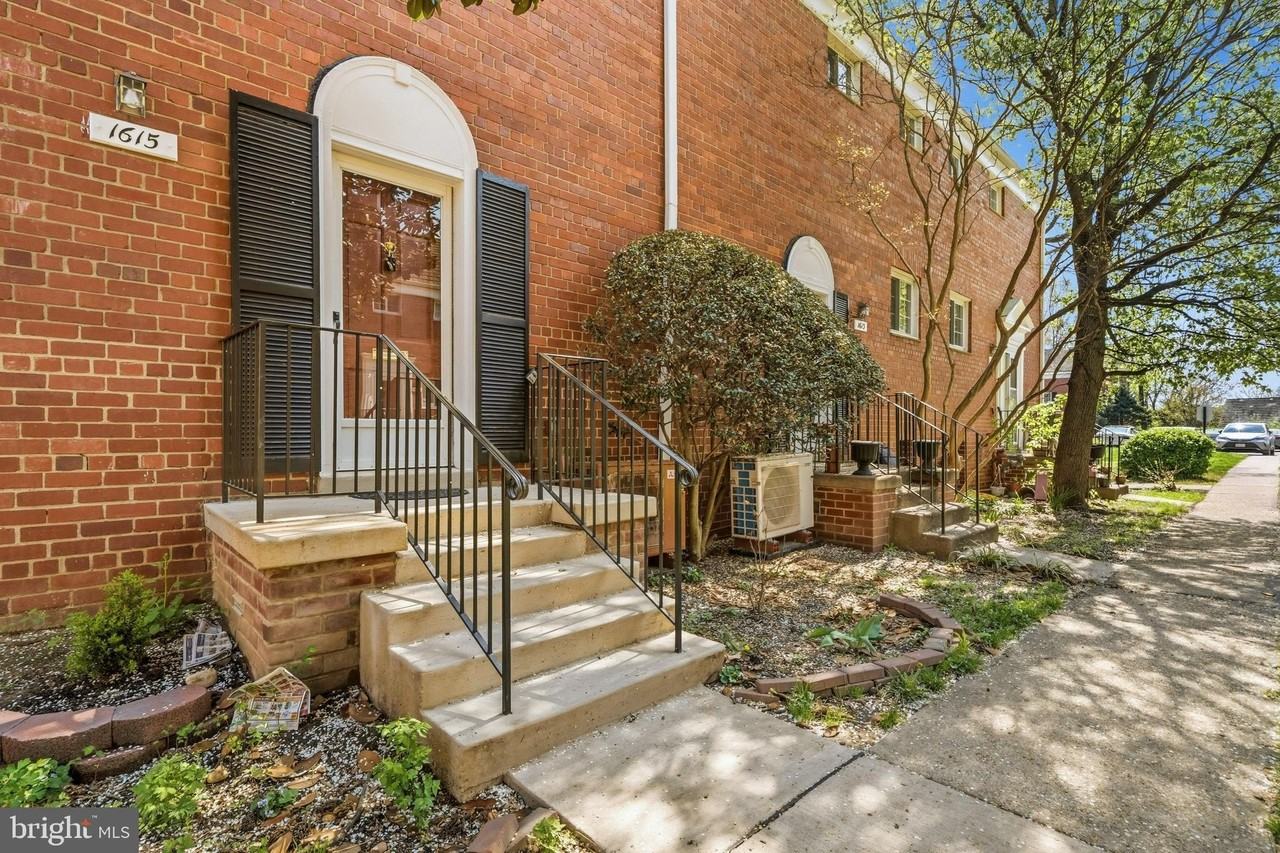1615 Mount Eagle Pl - Photo 3 of 44