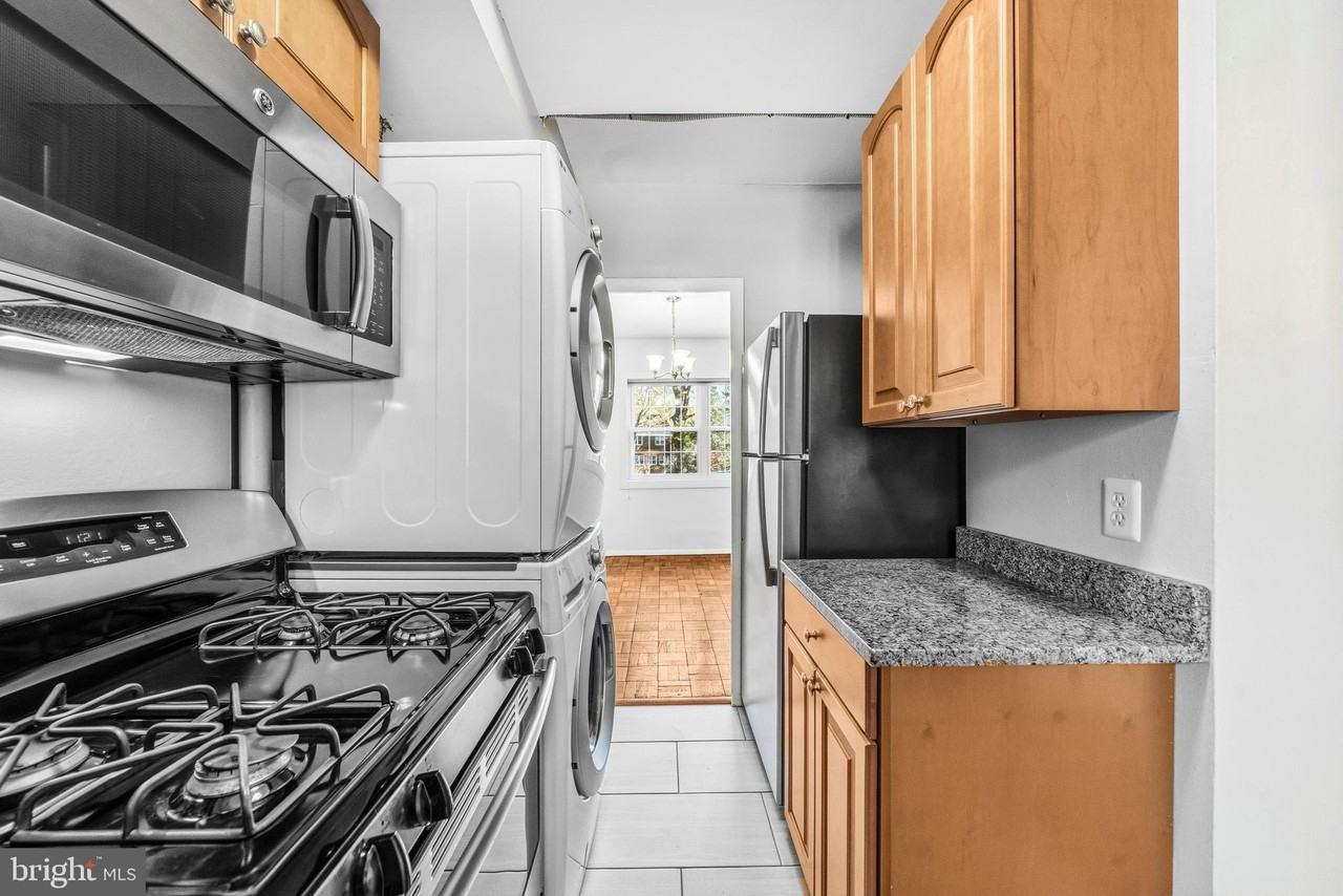 1615 Mount Eagle Pl - Photo 4 of 44