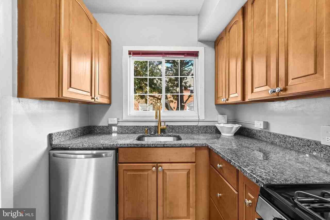 1615 Mount Eagle Pl - Photo 5 of 44