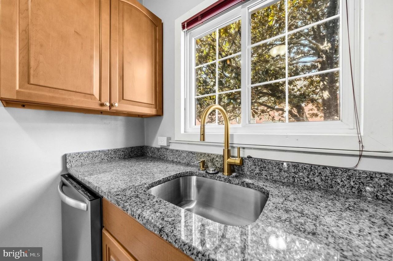 1615 Mount Eagle Pl - Photo 6 of 44