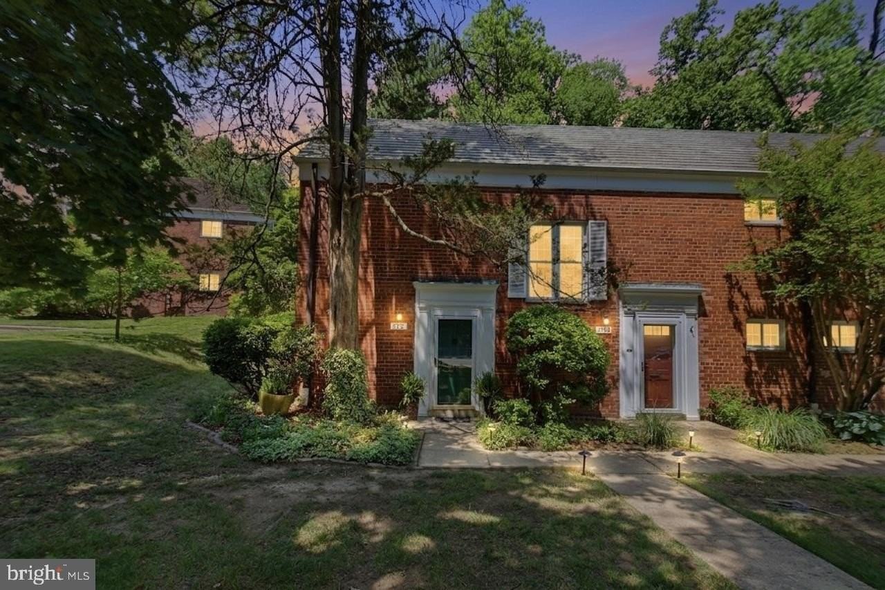 3712 Valley Dr - Photo 3 of 50