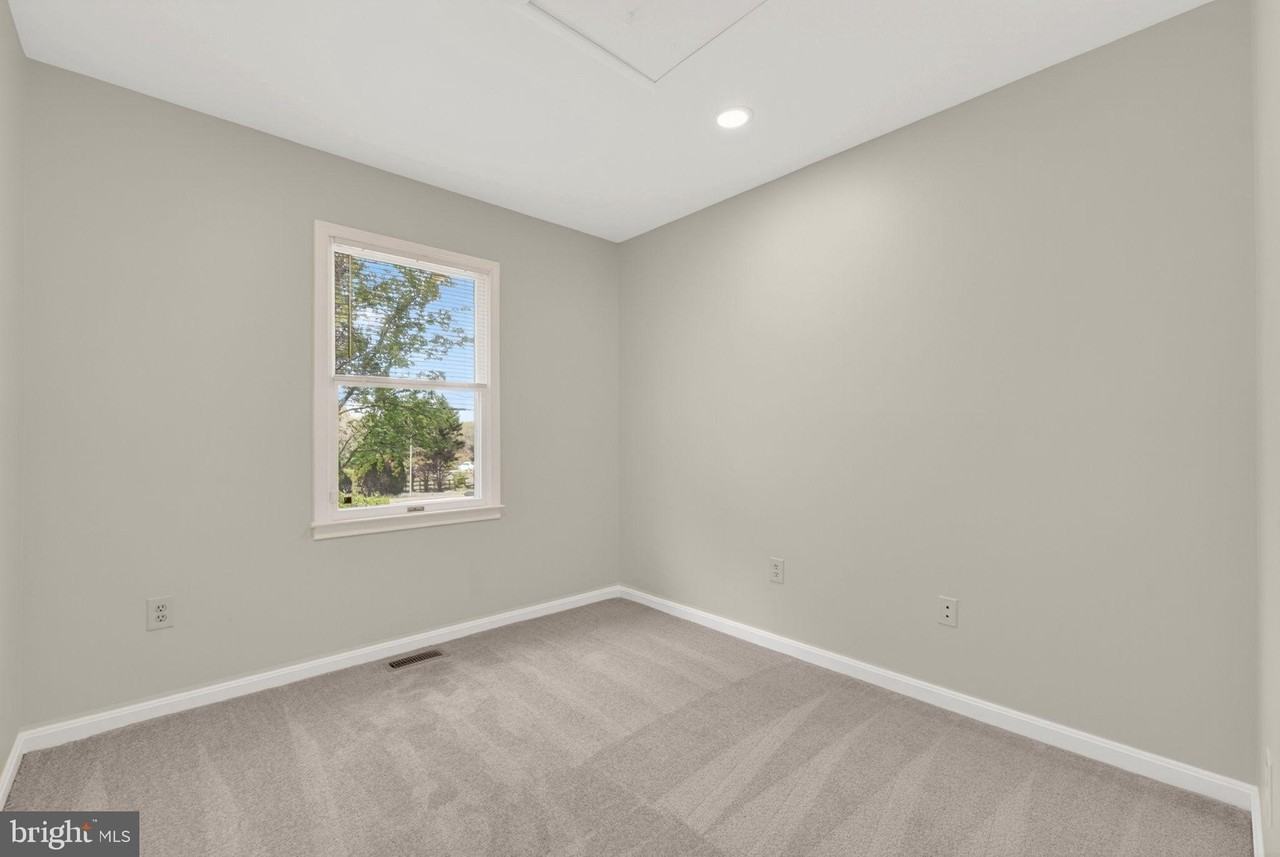 9283 Springs Rd - Photo 4 of 18