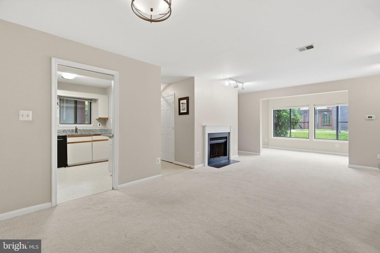 2822 Lee Oaks Pl #101 - Photo 3 of 25