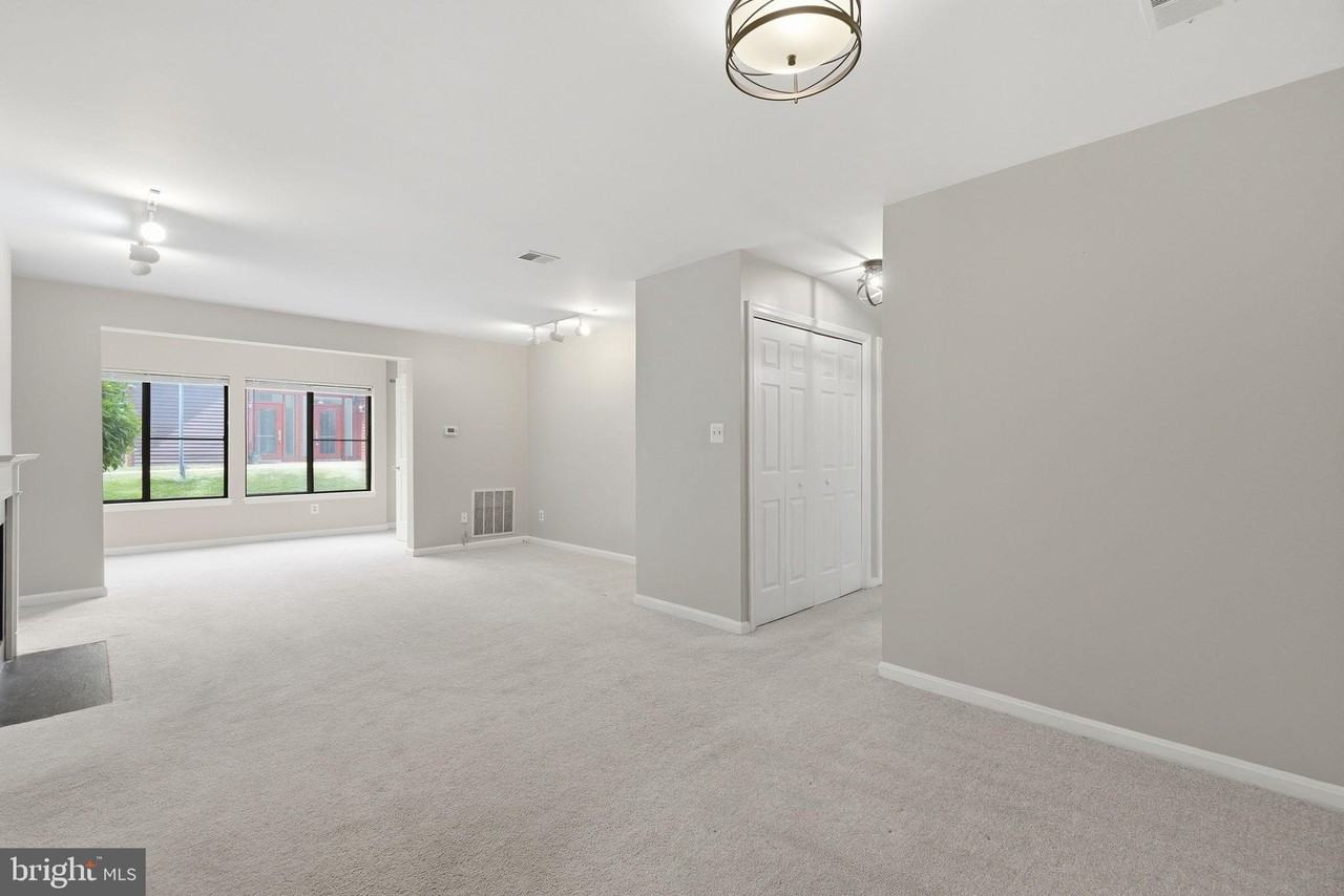 2822 Lee Oaks Pl #101 - Photo 4 of 25