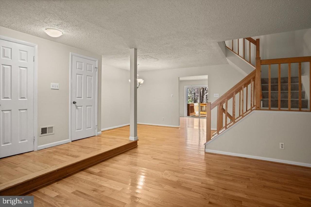 1602 Oak Spring Way - Photo 3 of 33