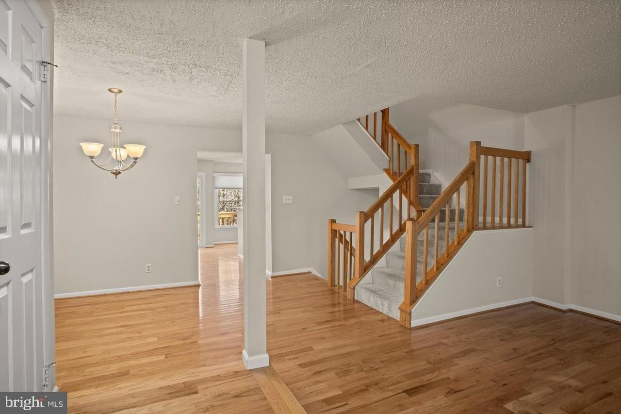1602 Oak Spring Way - Photo 4 of 33