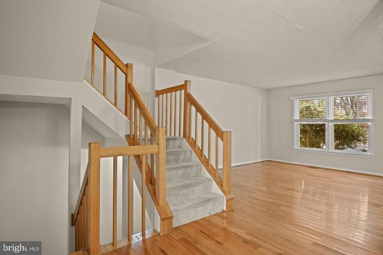 1602 Oak Spring Way - Photo 5 of 33